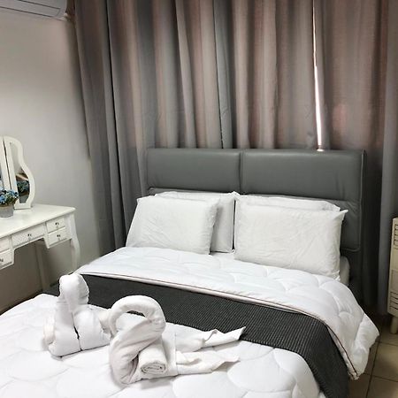 Sea Line Hotel From R&A Group バト・ヤム エクステリア 写真