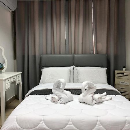 Sea Line Hotel From R&A Group バト・ヤム エクステリア 写真