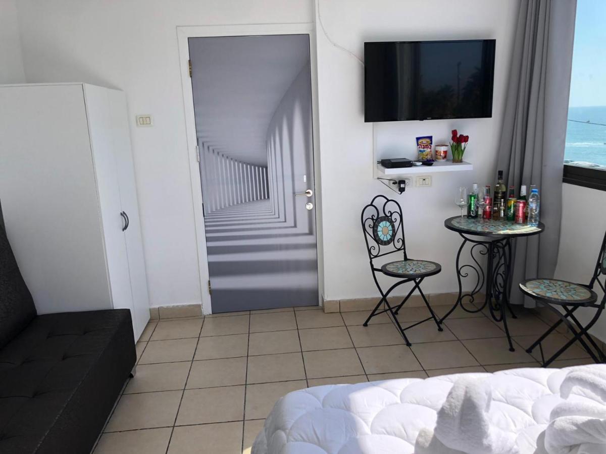Sea Line Hotel From R&A Group バト・ヤム エクステリア 写真