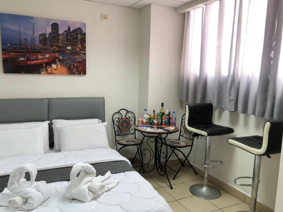 Sea Line Hotel From R&A Group バト・ヤム エクステリア 写真