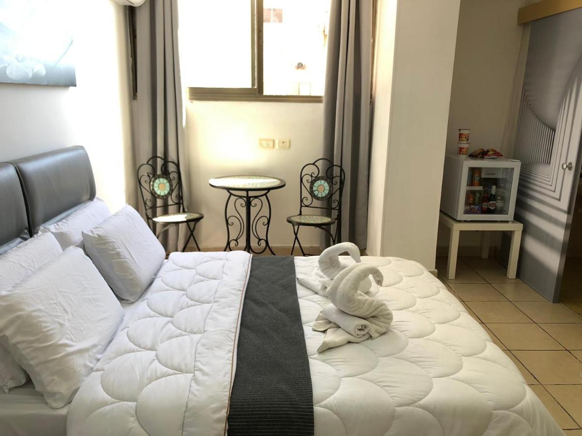 Sea Line Hotel From R&A Group バト・ヤム エクステリア 写真