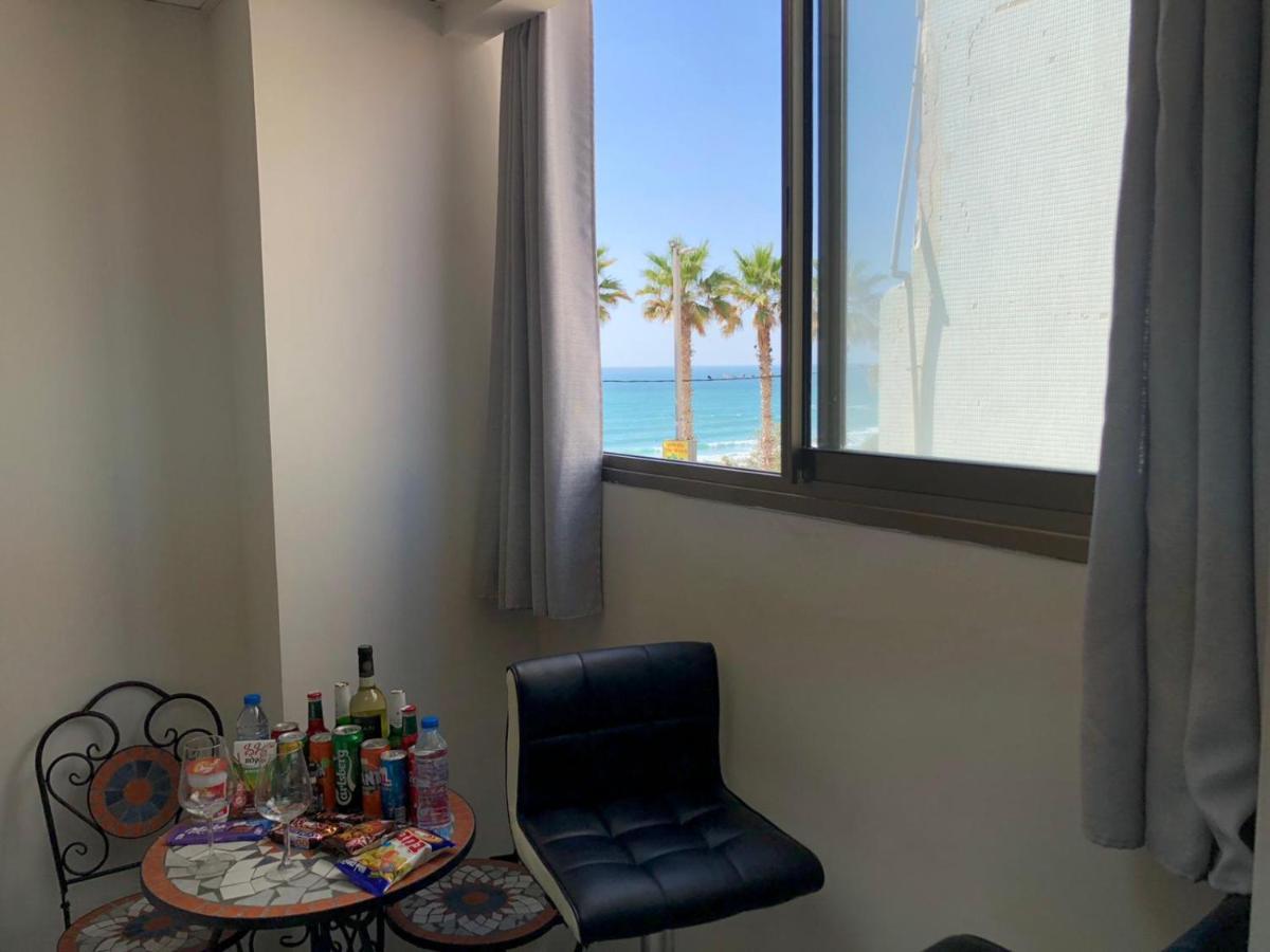 Sea Line Hotel From R&A Group バト・ヤム エクステリア 写真