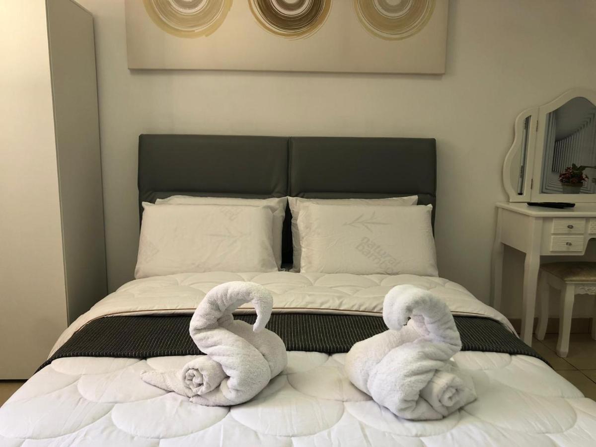 Sea Line Hotel From R&A Group バト・ヤム エクステリア 写真