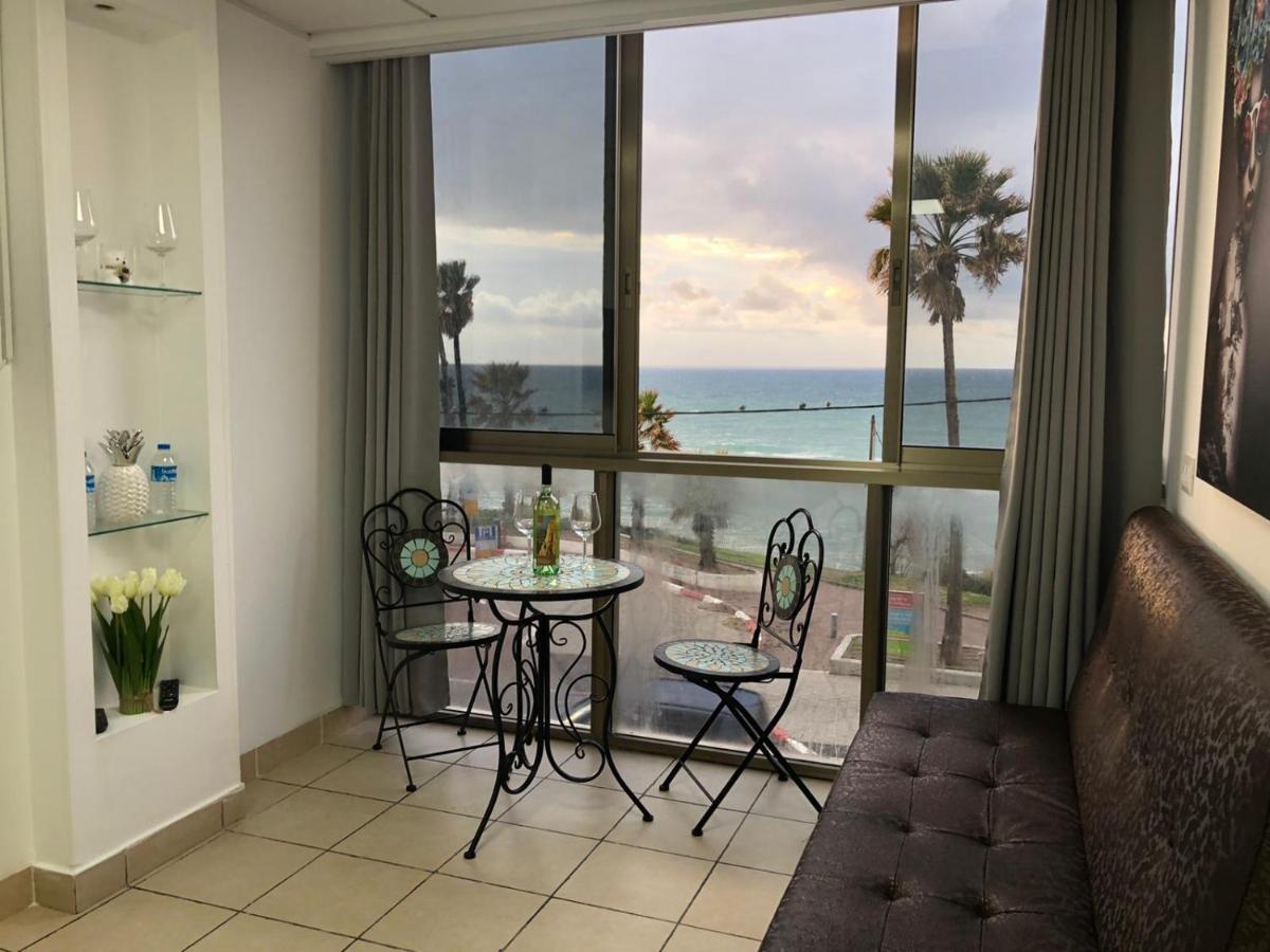 Sea Line Hotel From R&A Group バト・ヤム エクステリア 写真