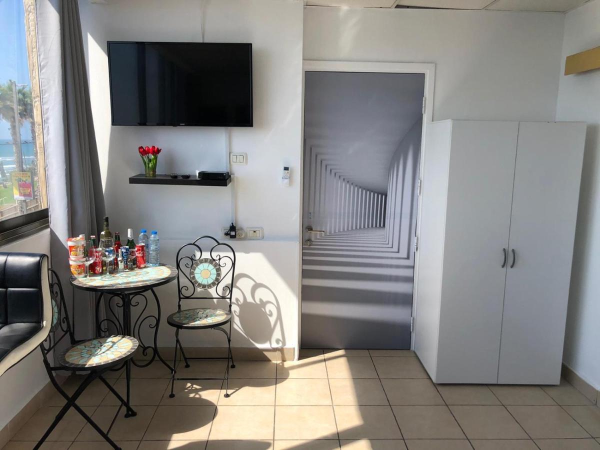 Sea Line Hotel From R&A Group バト・ヤム エクステリア 写真