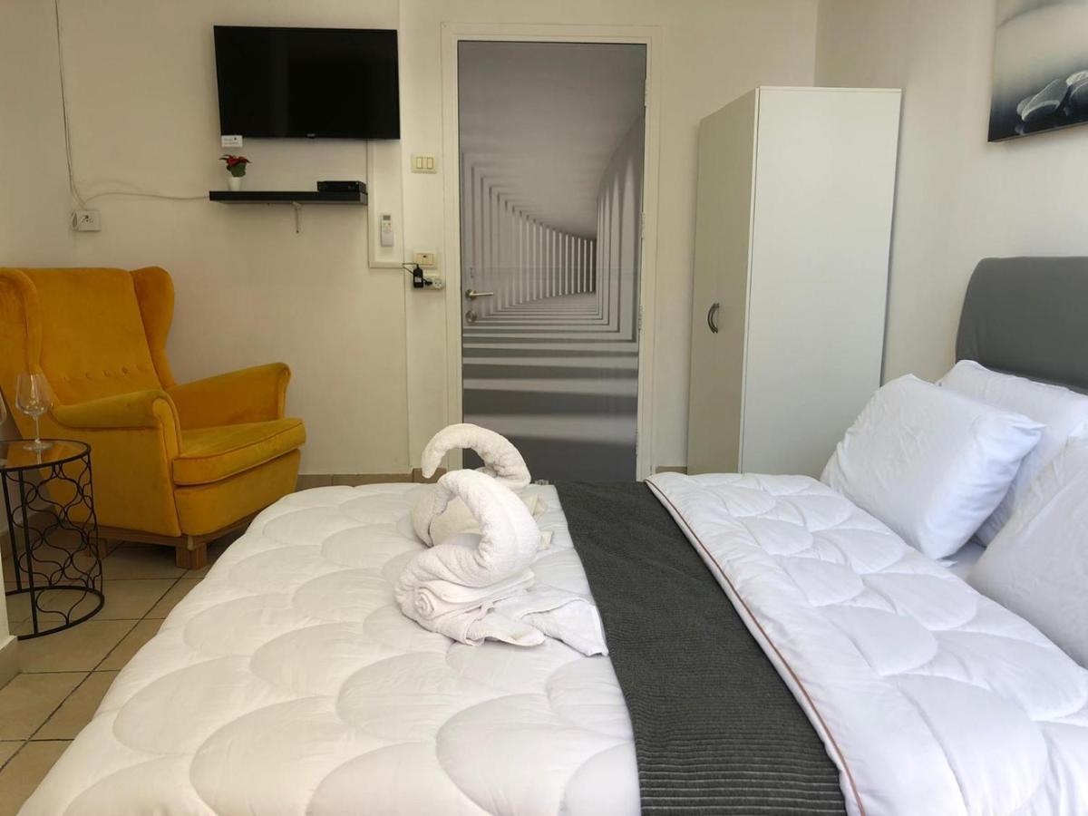 Sea Line Hotel From R&A Group バト・ヤム エクステリア 写真