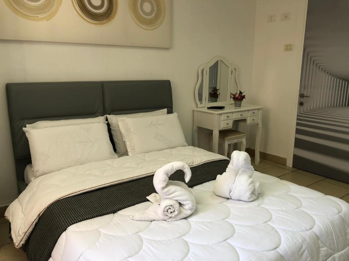 Sea Line Hotel From R&A Group バト・ヤム エクステリア 写真