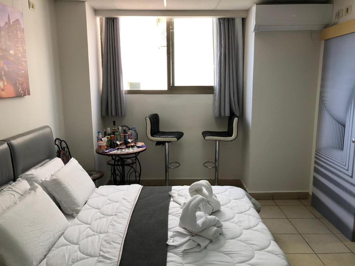 Sea Line Hotel From R&A Group バト・ヤム エクステリア 写真