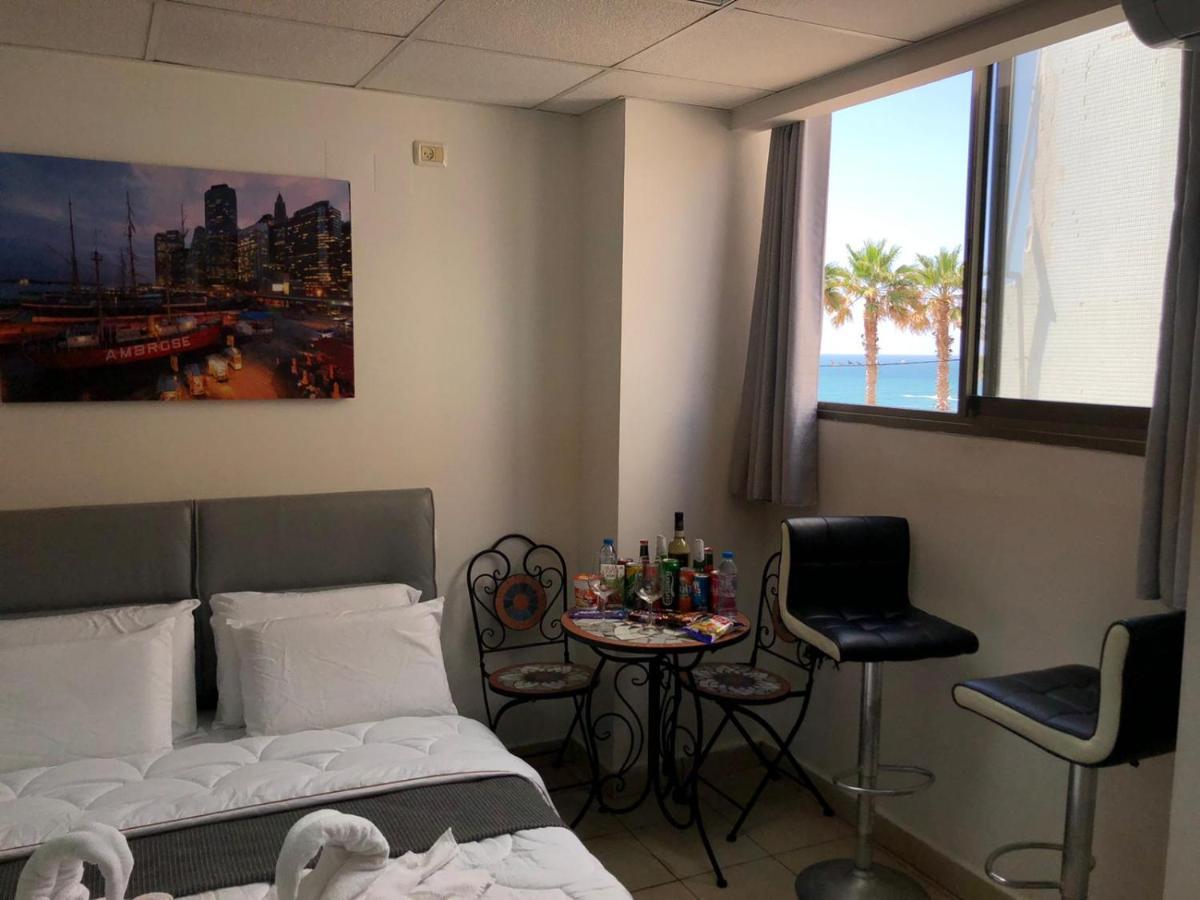 Sea Line Hotel From R&A Group バト・ヤム エクステリア 写真