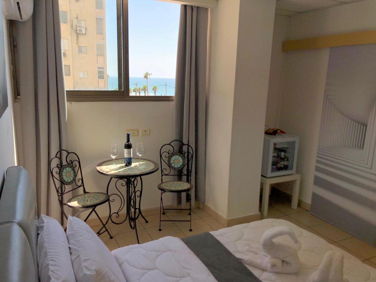 Sea Line Hotel From R&A Group バト・ヤム エクステリア 写真