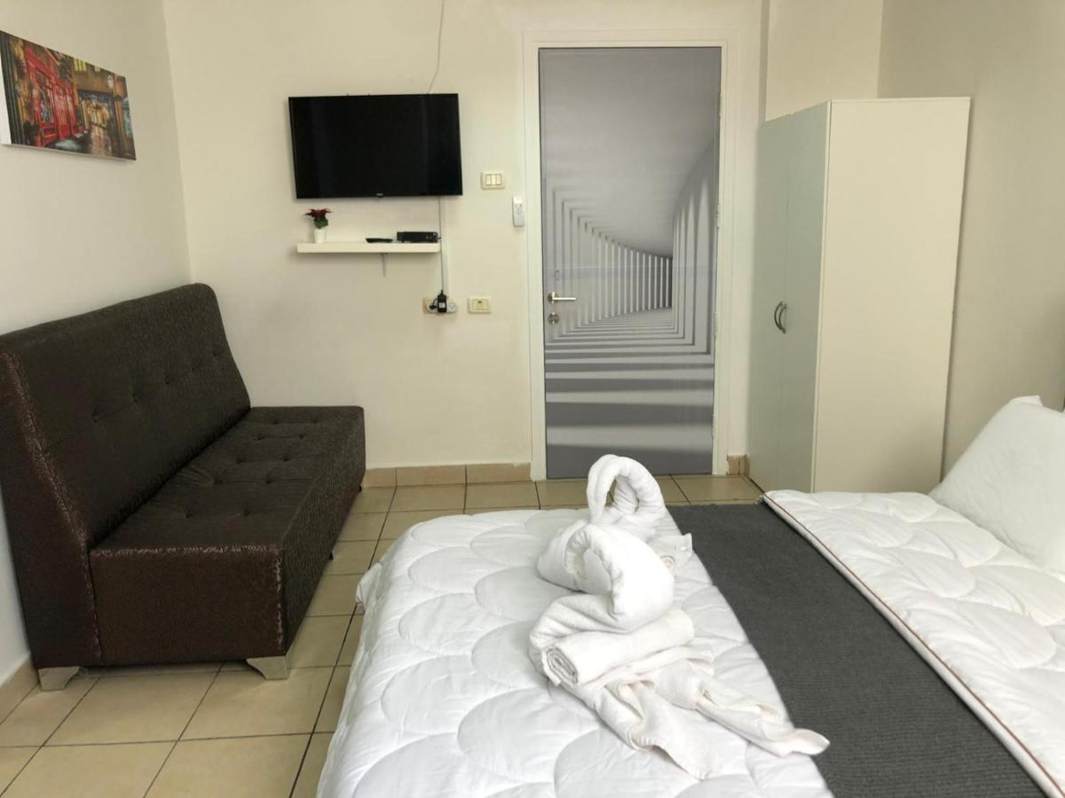 Sea Line Hotel From R&A Group バト・ヤム エクステリア 写真