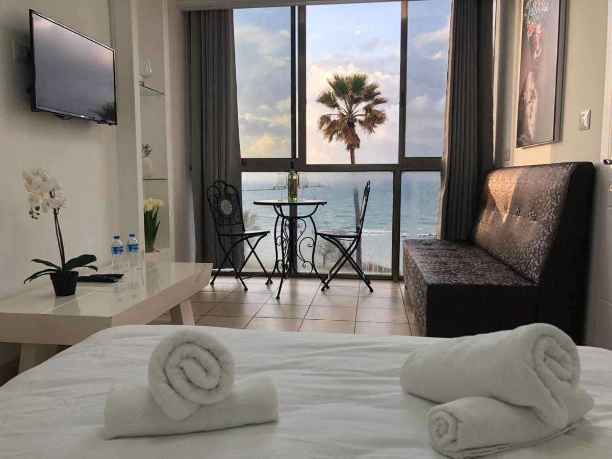 Sea Line Hotel From R&A Group バト・ヤム エクステリア 写真