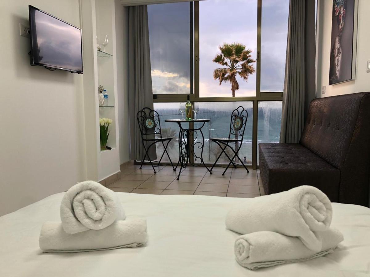Sea Line Hotel From R&A Group バト・ヤム エクステリア 写真