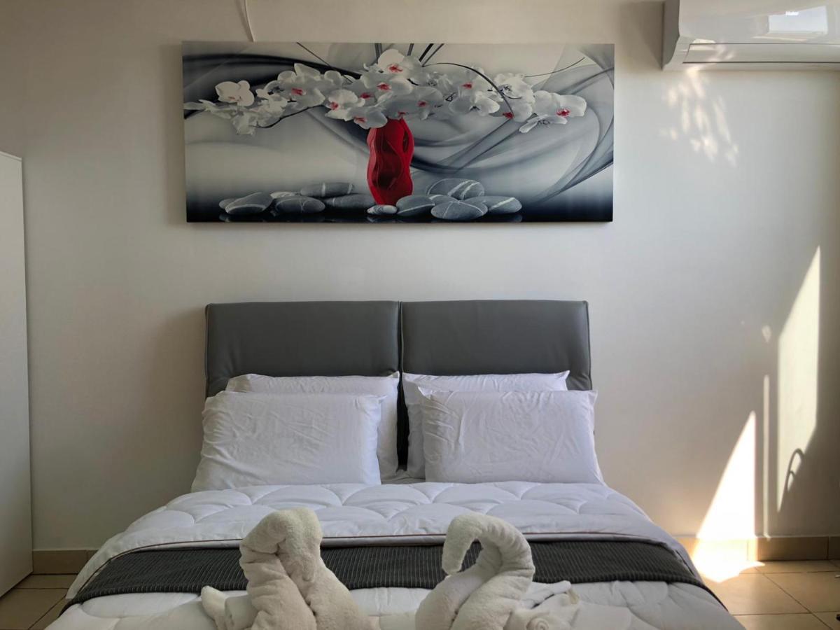 Sea Line Hotel From R&A Group バト・ヤム エクステリア 写真