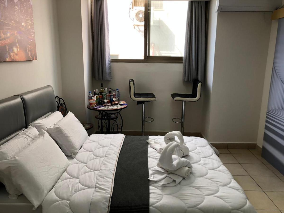 Sea Line Hotel From R&A Group バト・ヤム エクステリア 写真